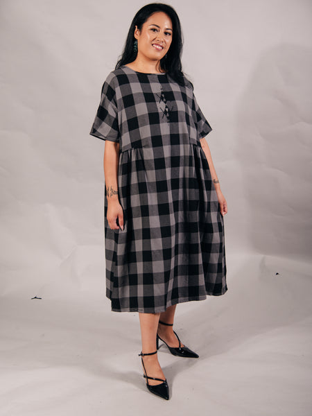Rangitāmiro Tartan Short Sleeve Dress - Grey & Black