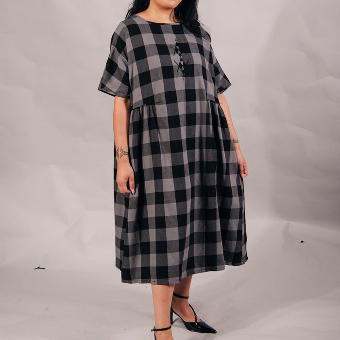 Rangitāmiro Tartan Short Sleeve Dress - Grey & Black