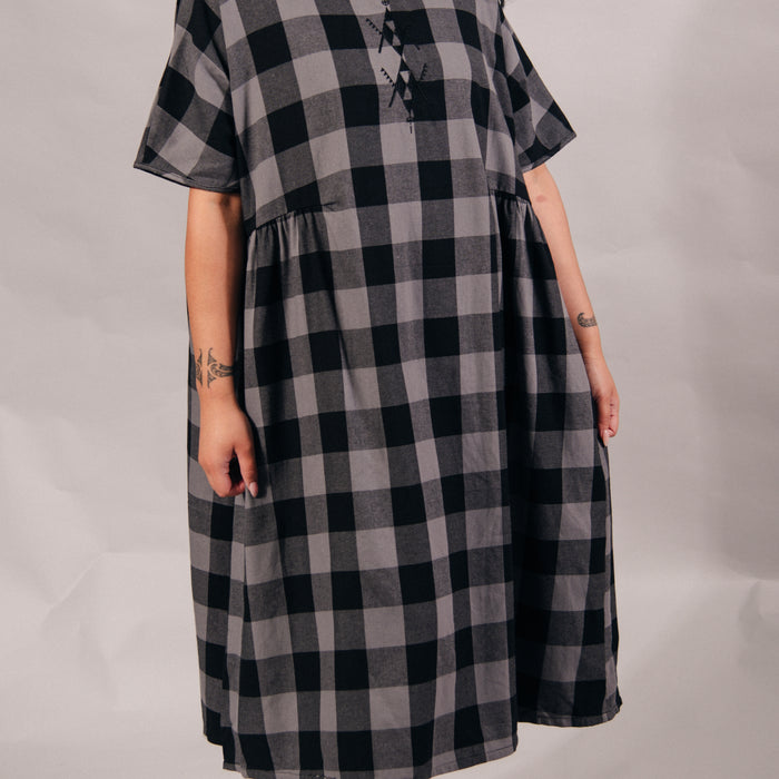 Rangitāmiro Tartan Short Sleeve Dress - Grey & Black