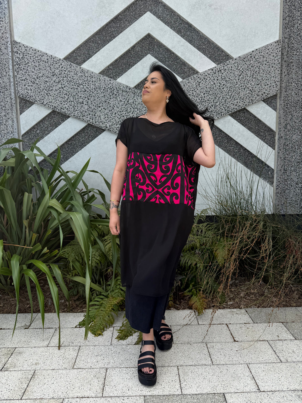 Kowhaiwhai dress - Hot pink + Black