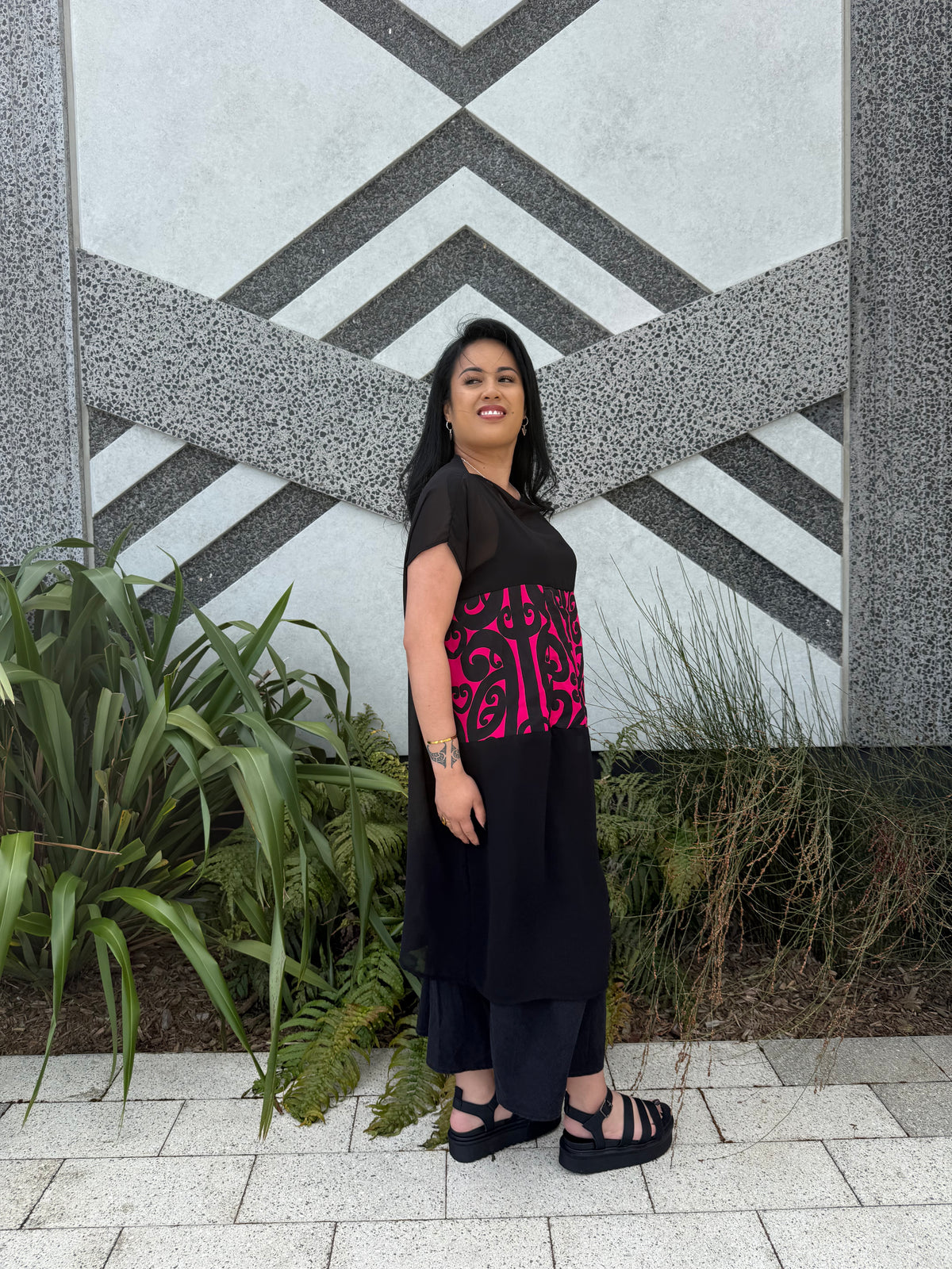Kowhaiwhai dress - Hot pink + Black