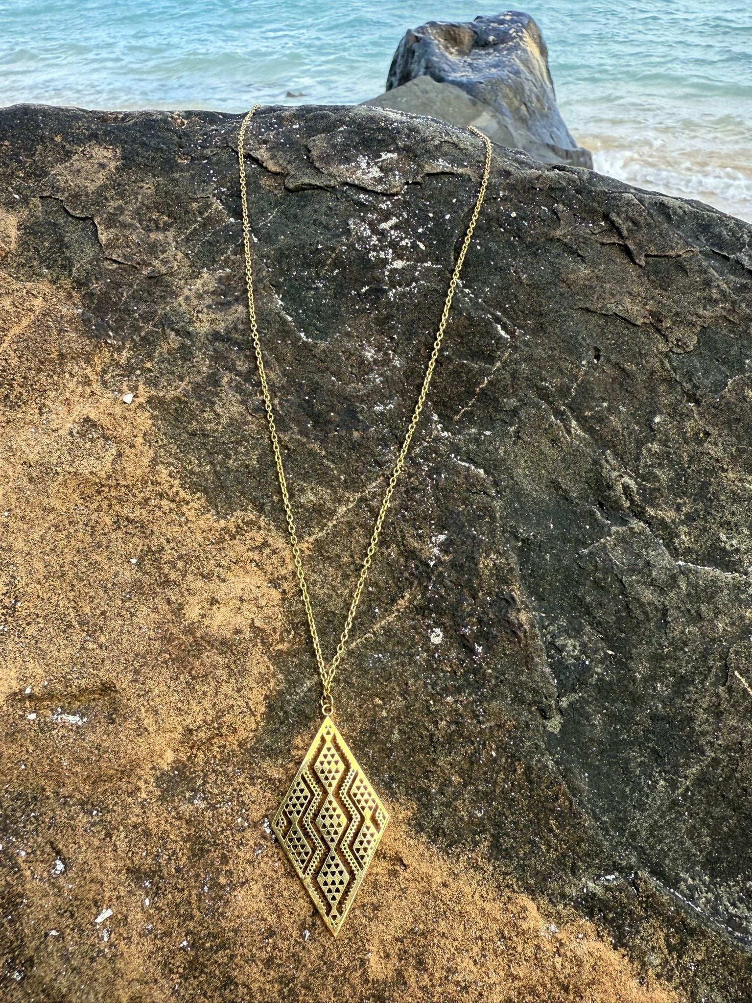 18ct Gold Plated Taimana Earring and Pendant Set