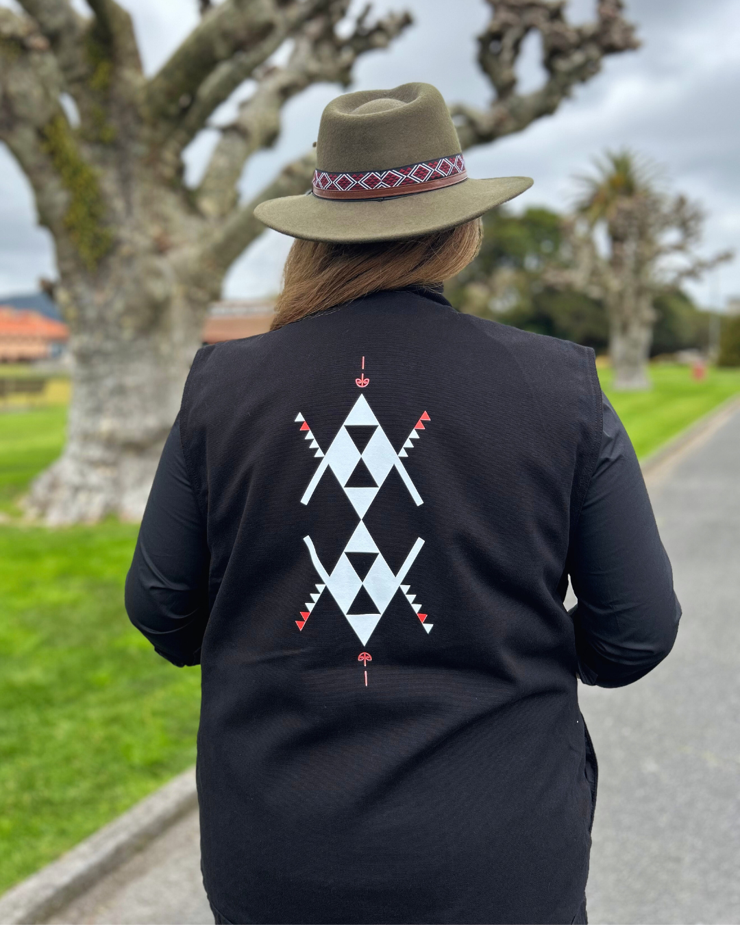 Rangitāmiro Print Vest - Black