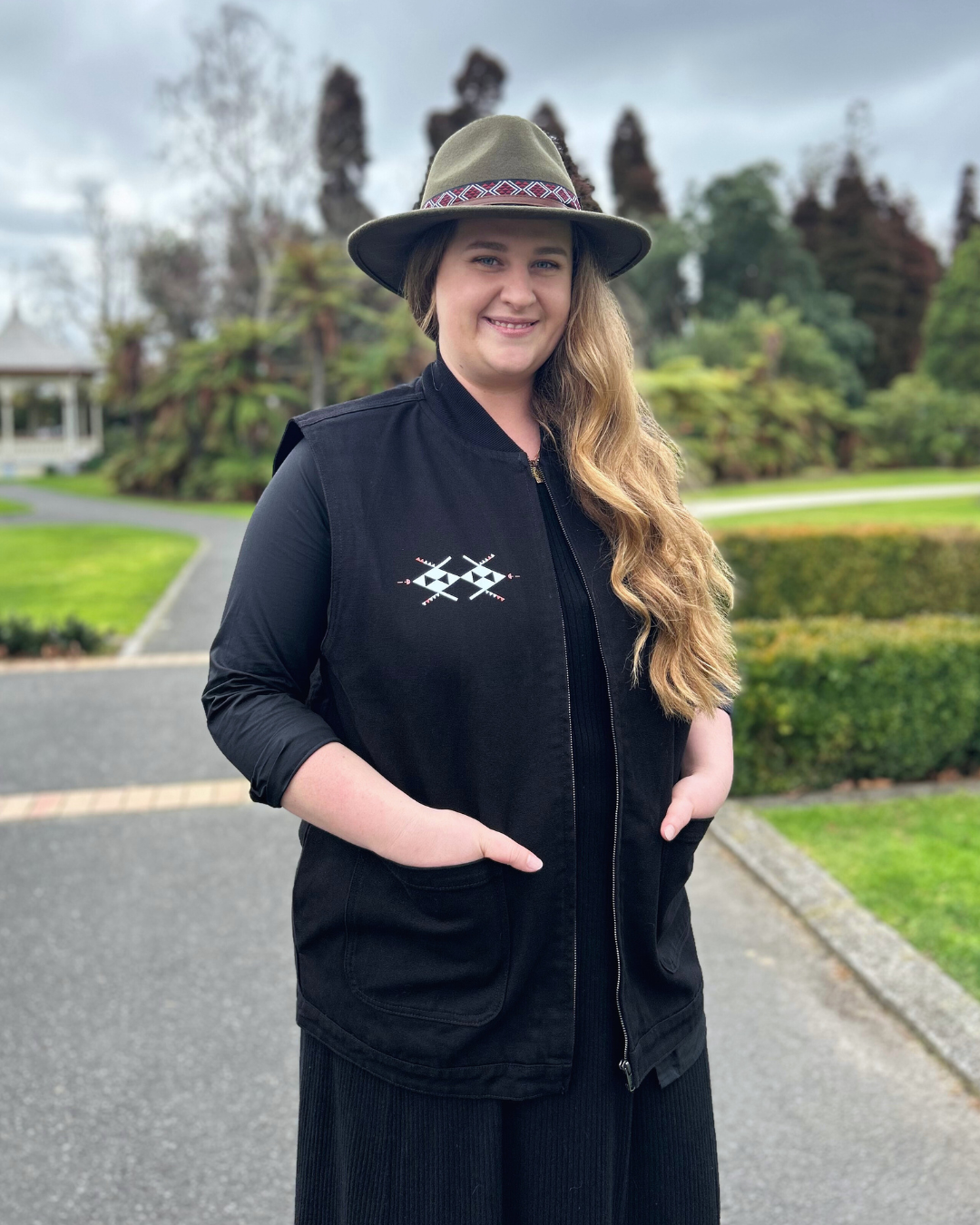 Rangitāmiro Print Vest - Black