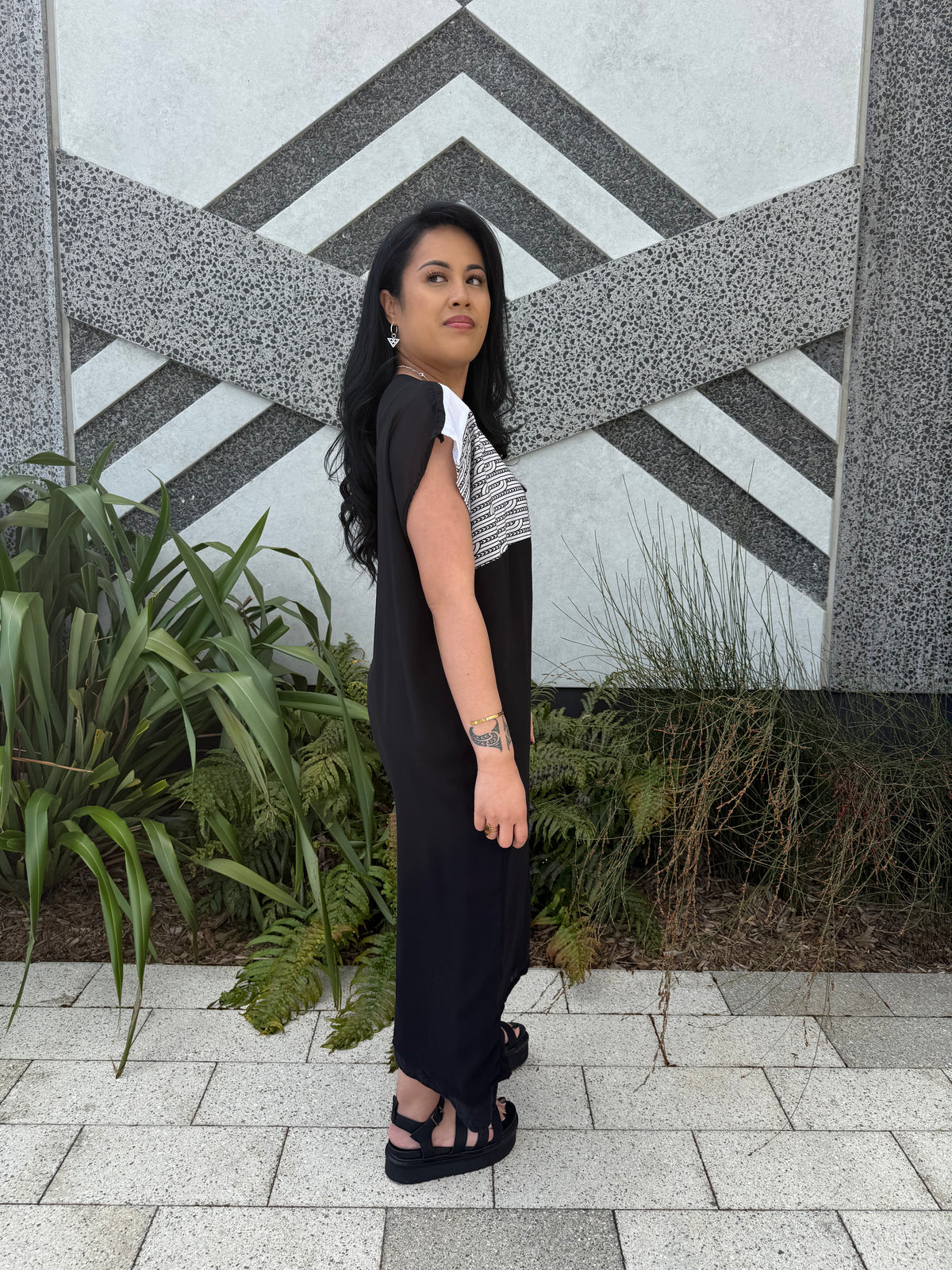 Whakarare dress - White + Black