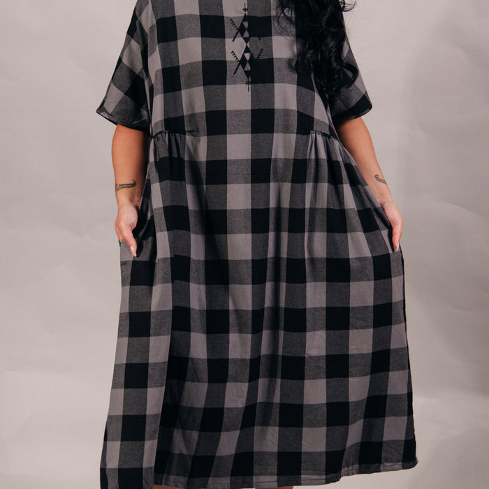 Rangitāmiro Tartan Short Sleeve Dress - Grey & Black
