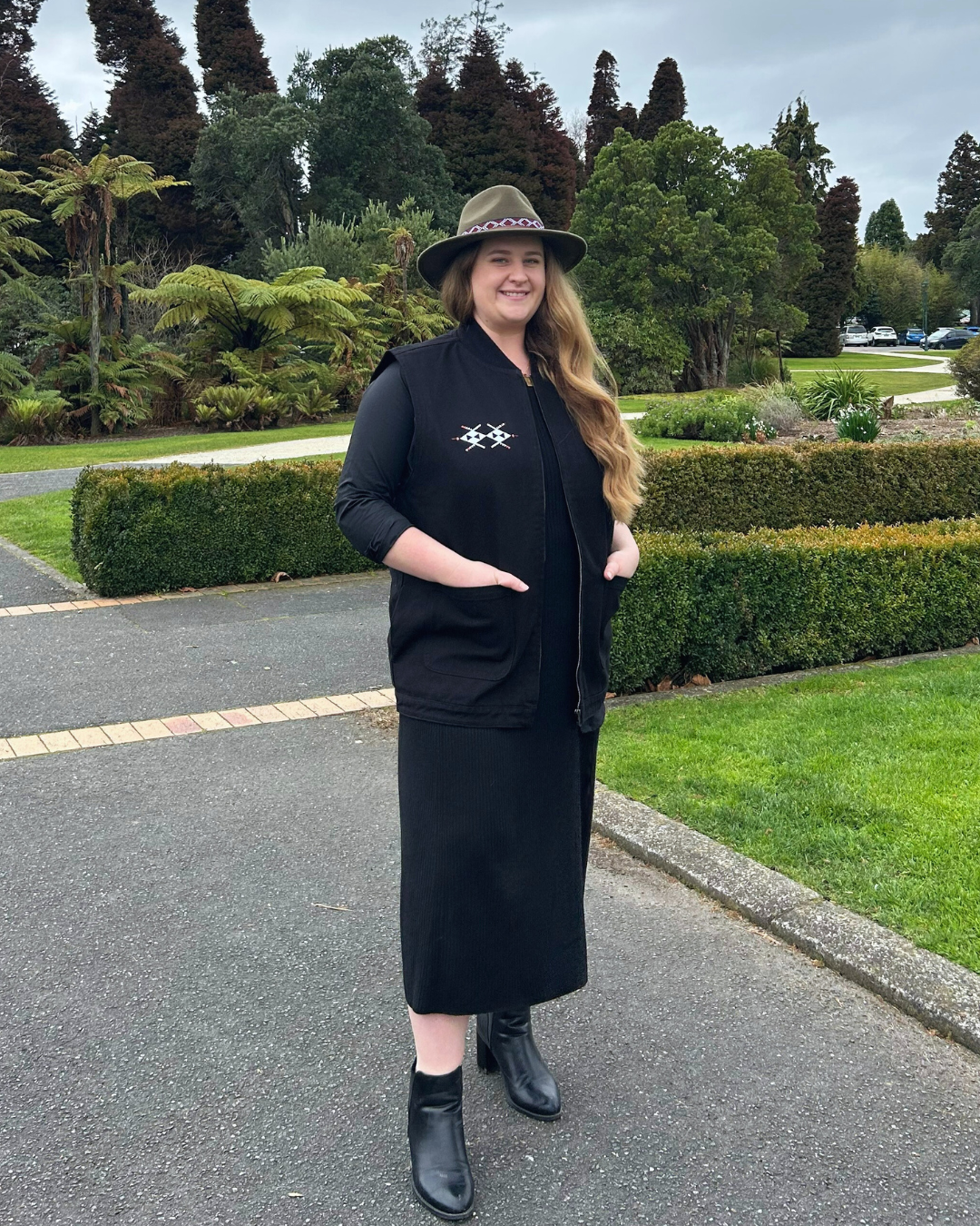 Rangitāmiro Print Vest - Black