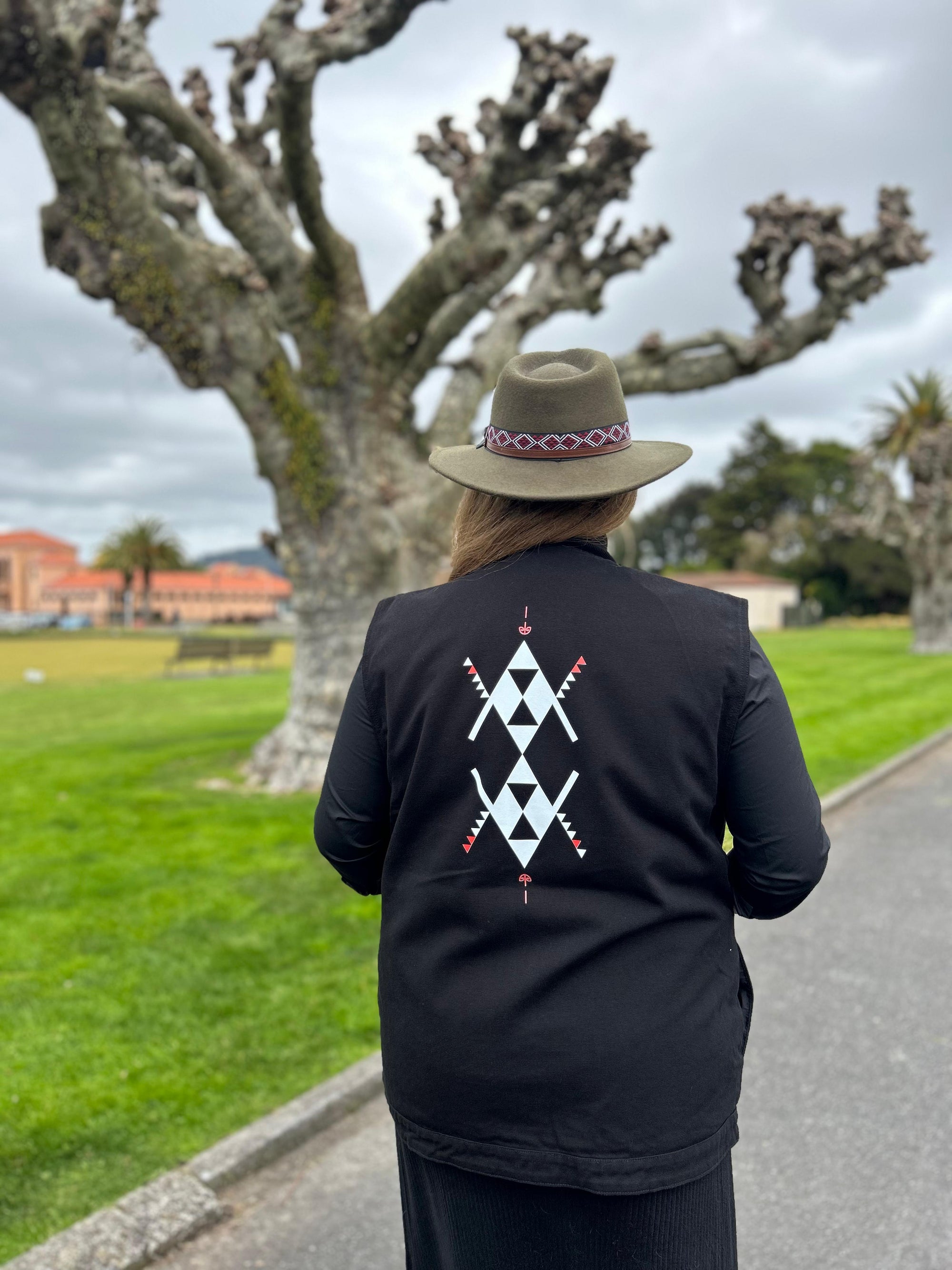 Rangitāmiro Print Vest - Black