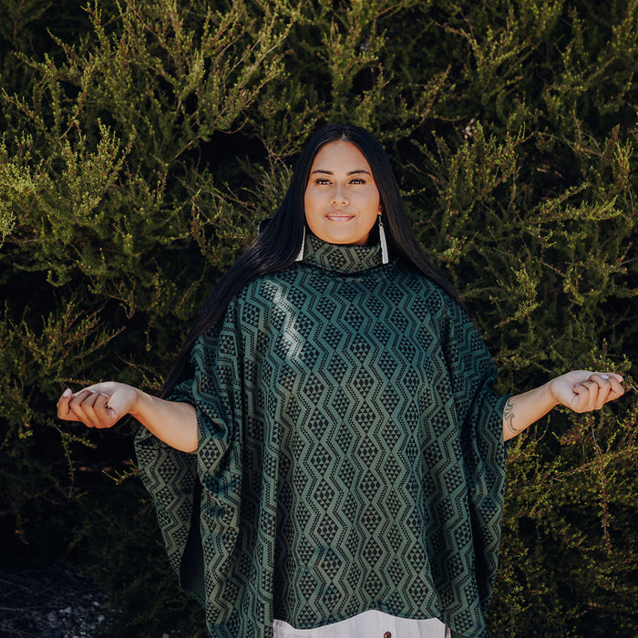 Waharua Kōpito Poncho - Dark Green