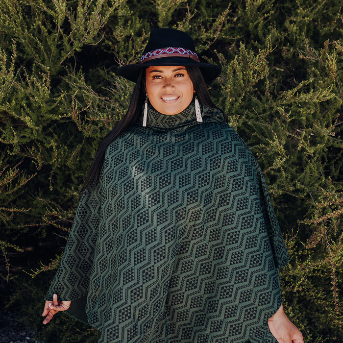 Waharua Kōpito Poncho - Dark Green