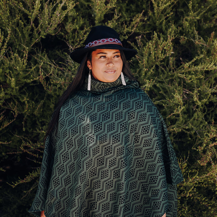 Waharua Kōpito Poncho - Dark Green