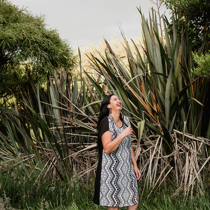 Waharua Kōpito Tie Dress - Black & White