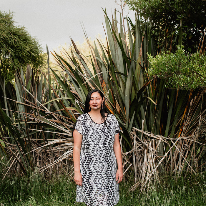 Waharua Kōpito Tie Dress - Black & White