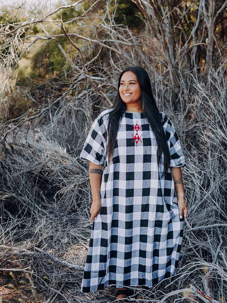 Rangitāmiro Tartan Short Sleeve Dress - White & Black