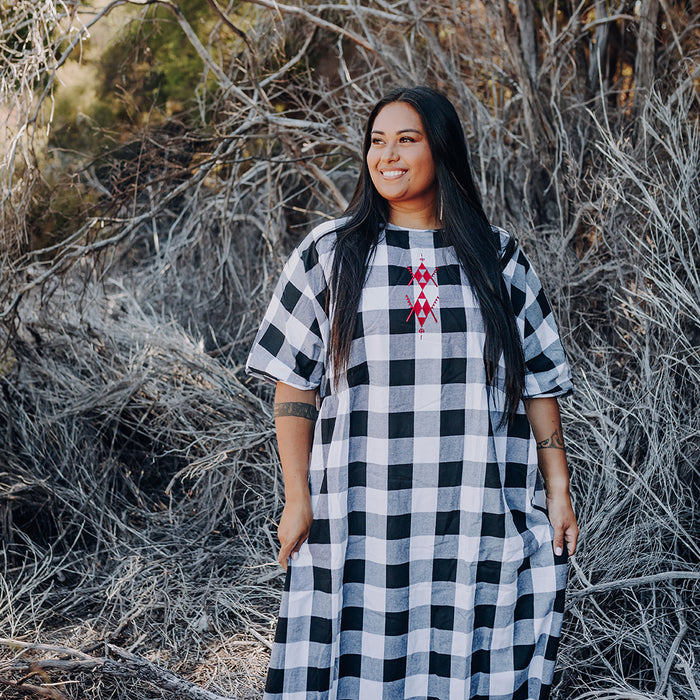 Rangitāmiro Tartan Short Sleeve Dress - White & Black