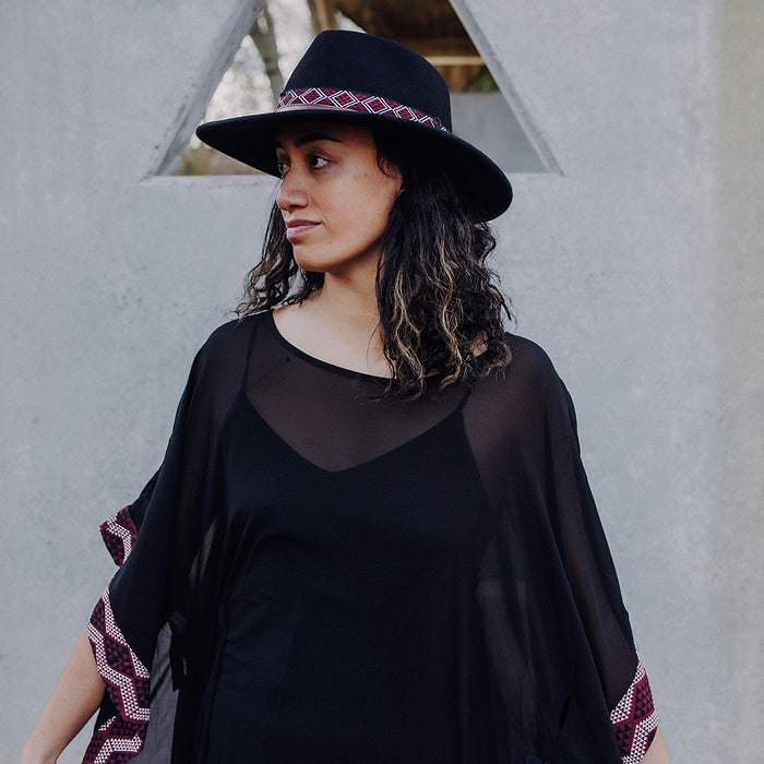 Waharua Kōpito Kaftan - Maroon & White Border