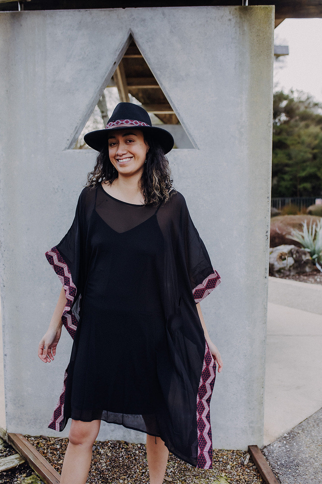 Waharua Kōpito Kaftan - Maroon &amp; White Border