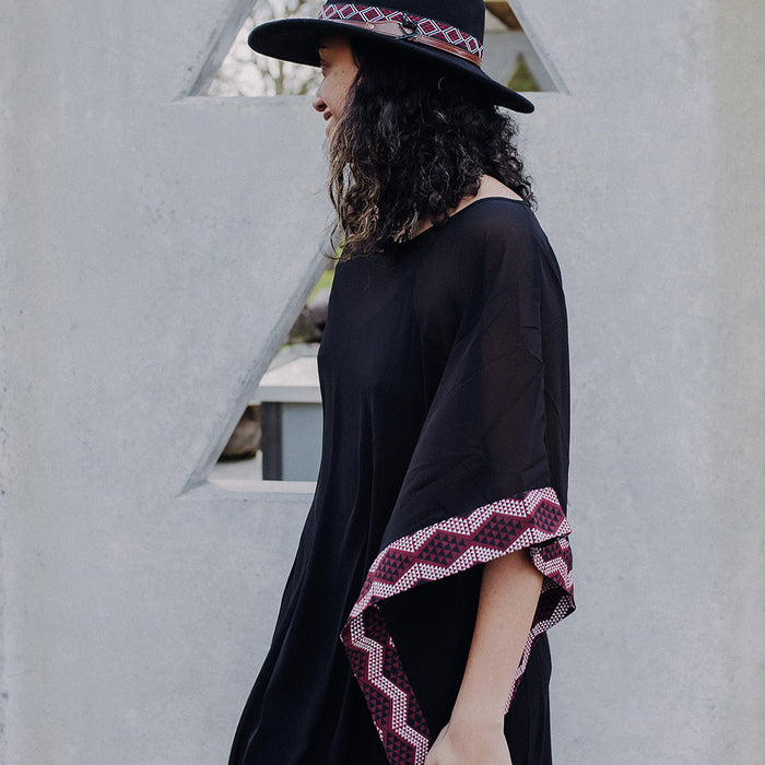 Waharua Kōpito Kaftan - Maroon & White Border