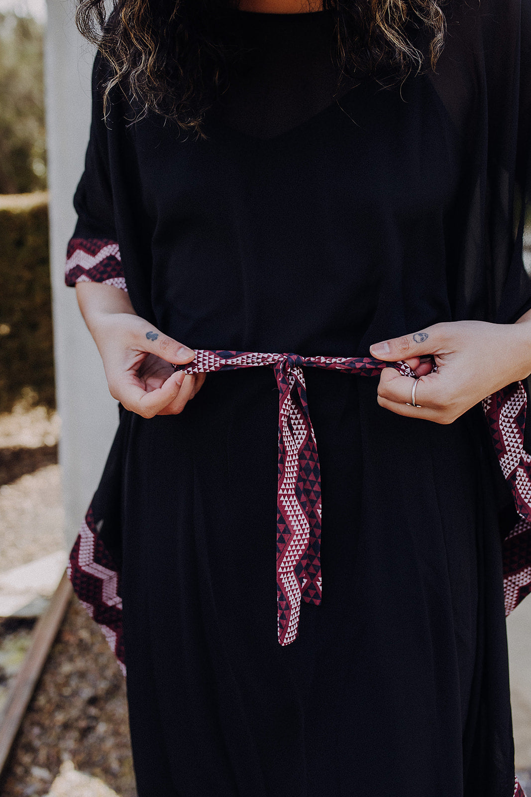 Waharua Kōpito Kaftan - Maroon &amp; White Border