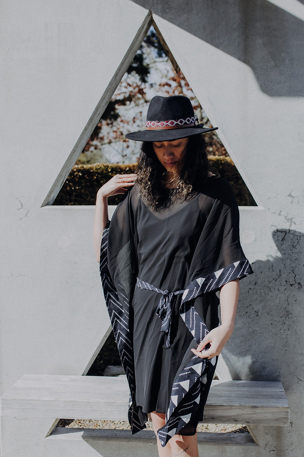 Tukemata Kaftan - Navy &amp; White Border