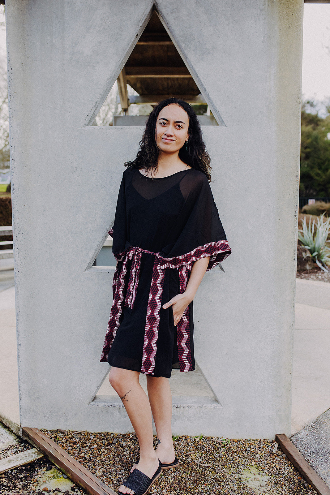 Waharua Kōpito Kaftan - Maroon &amp; White Border