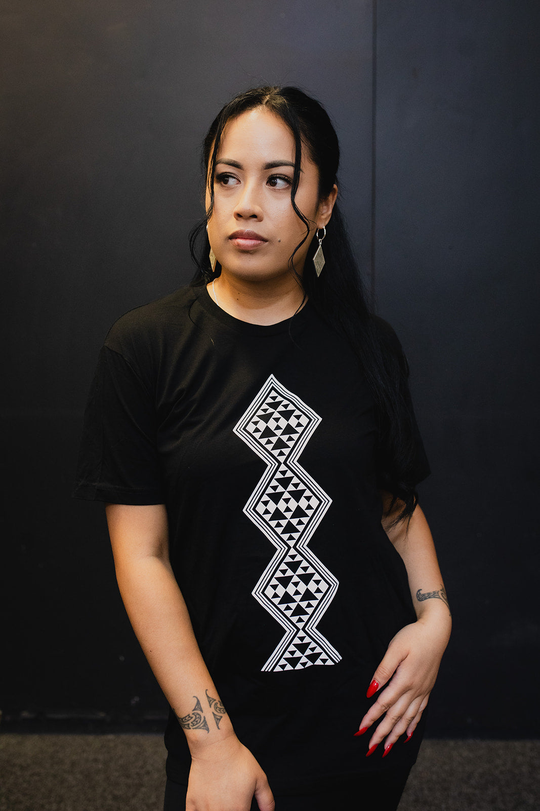 Aonui Print Tee - Black – Ahu Boutique