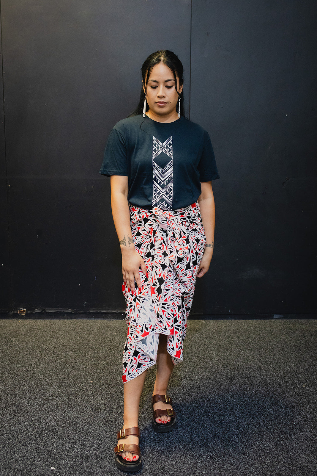 Kōwhaiwhai Pareo - Red, Black &amp; White