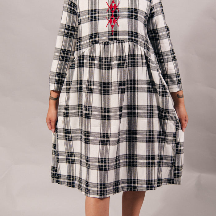 Rangitāmiro Tartan Dress - Black & White