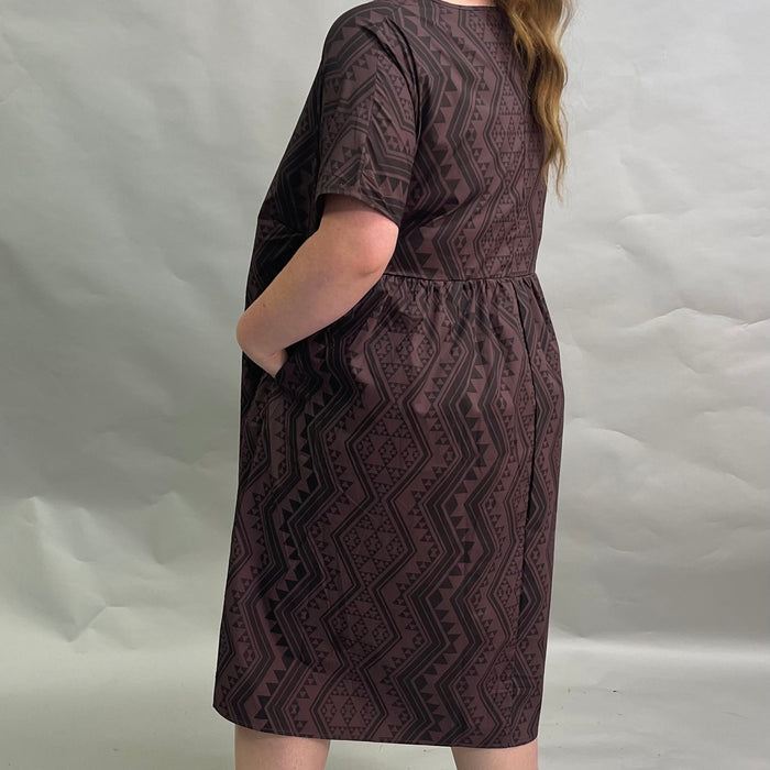 Waharua Kōpito Short Sleeve Dress - Purple/Brown Mauve