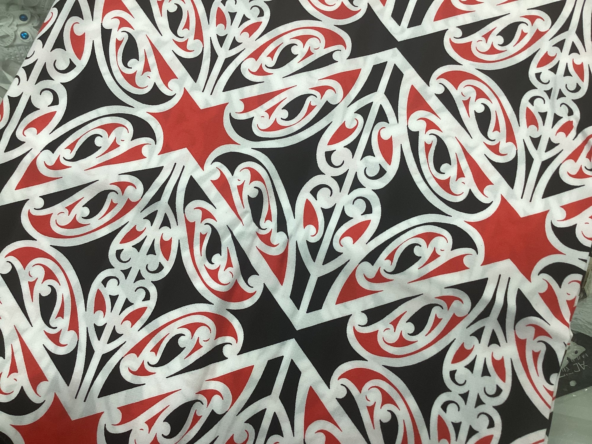 Kōwhaiwhai Pareo - Red, Black &amp; White