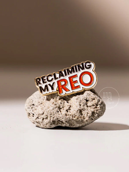 'Reclaiming My Reo' Māori Enamel Badge Pin