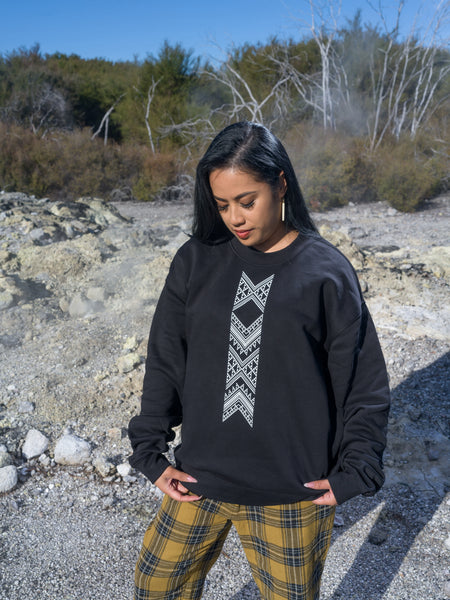 Taniko Hou Print Crew - Black