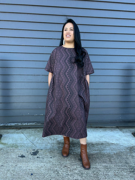 Waharua Kōpito Short Sleeve Dress - Purple/Brown Mauve