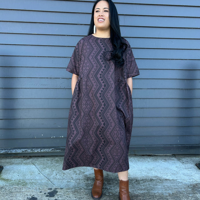 Waharua Kōpito Short Sleeve Dress - Purple/Brown Mauve