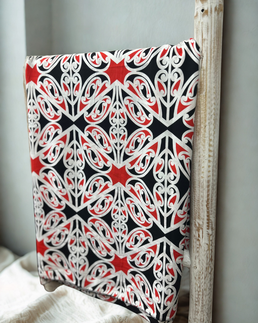Kōwhaiwhai Pareo - Red, Black &amp; White