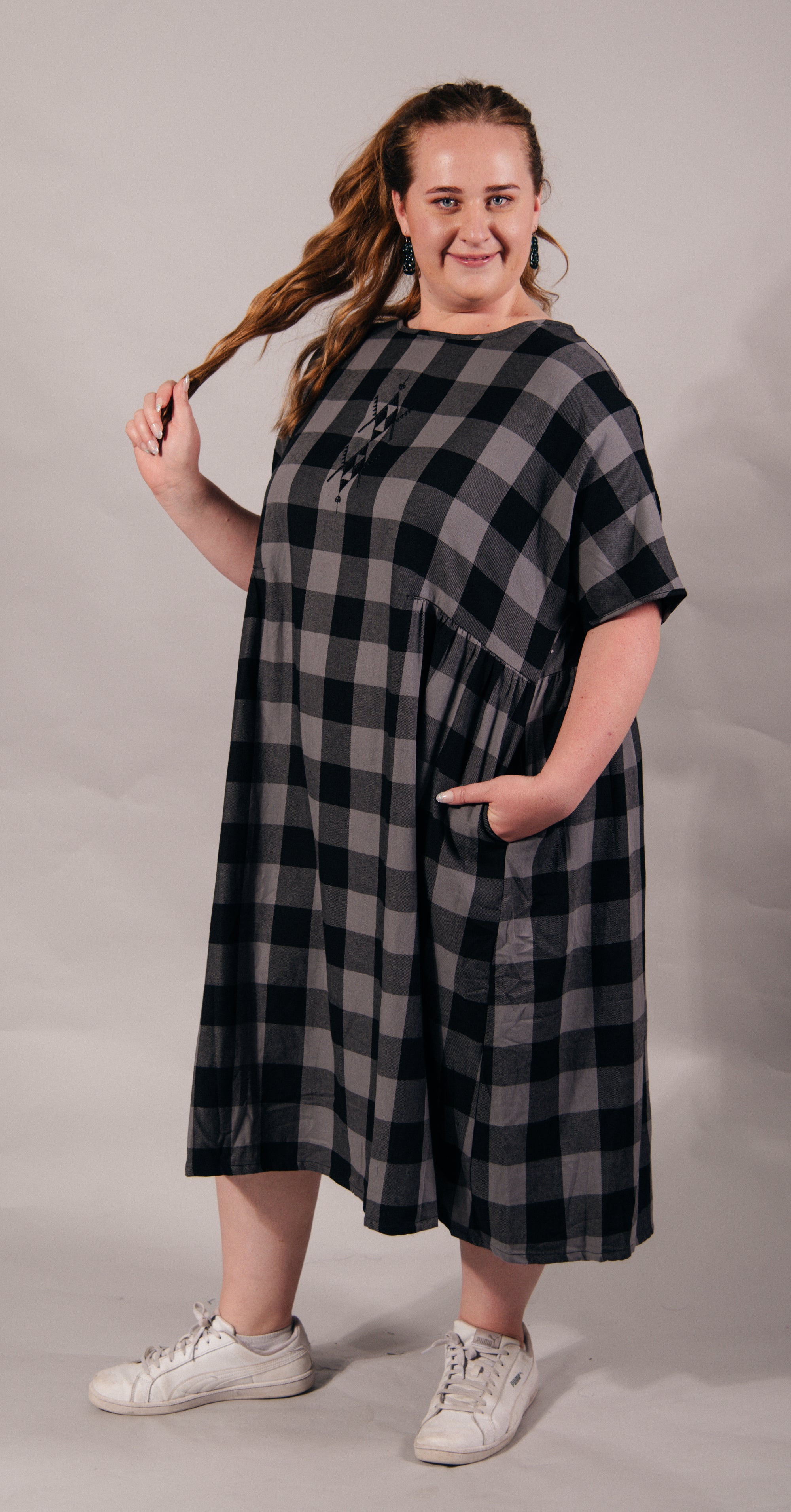Rangitāmiro Tartan Short Sleeve Dress - Grey &amp; Black