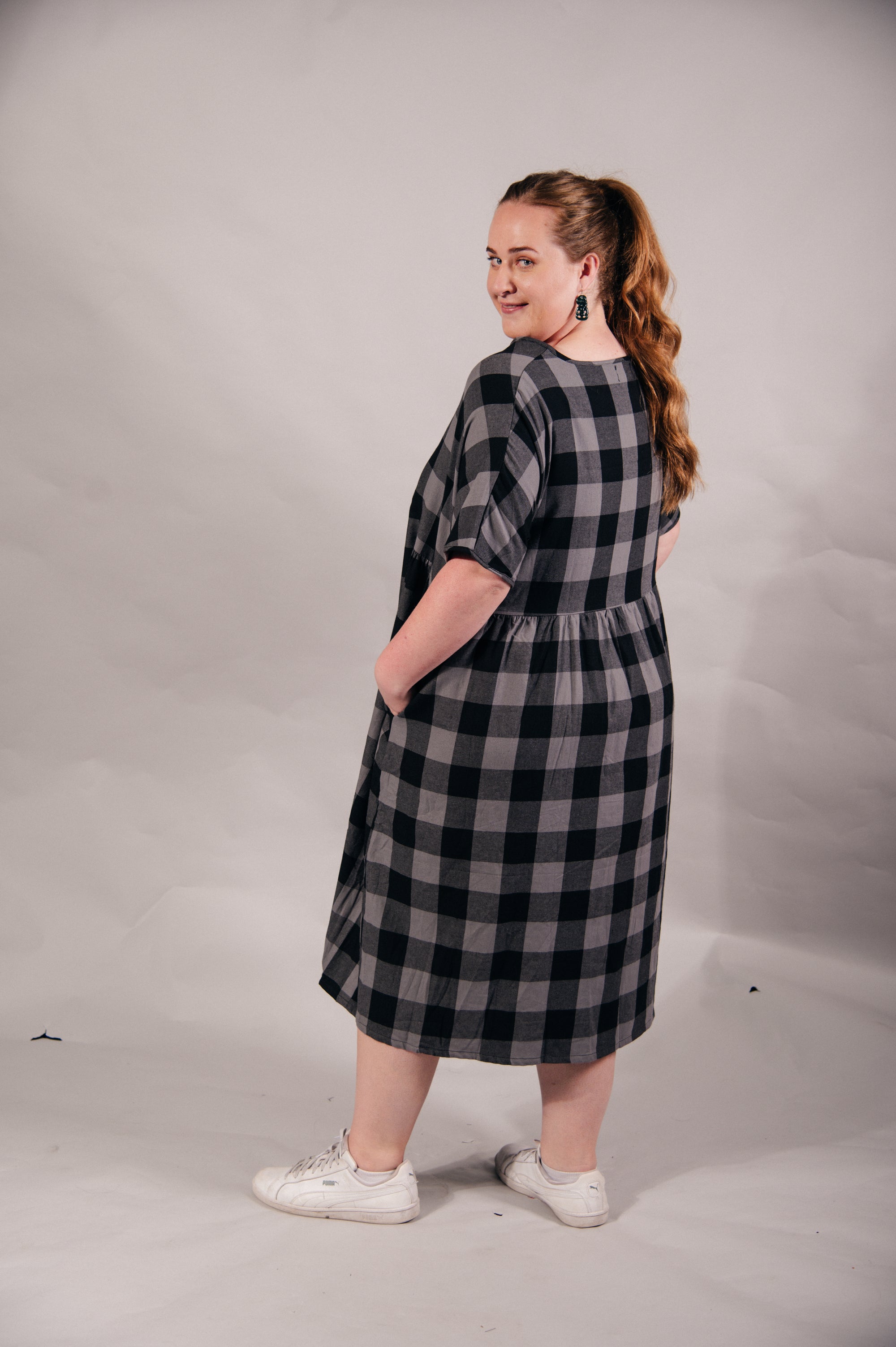 Rangitāmiro Tartan Short Sleeve Dress - Grey &amp; Black