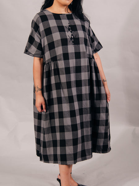 Rangitāmiro Tartan Short Sleeve Dress - Grey & Black