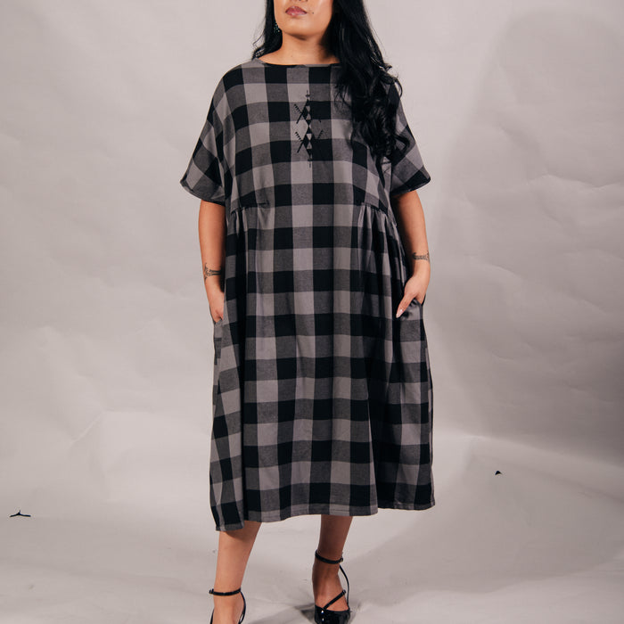 Rangitāmiro Tartan Short Sleeve Dress - Grey & Black