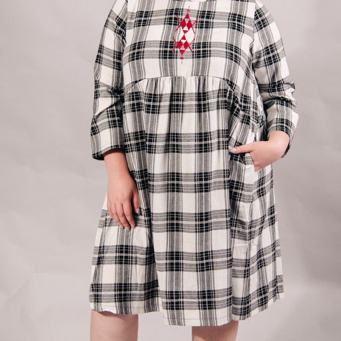Rangitāmiro Tartan Dress - Black & White