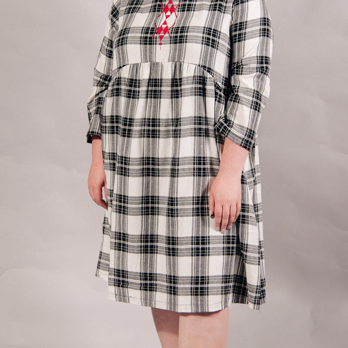 Rangitāmiro Tartan Dress - Black & White