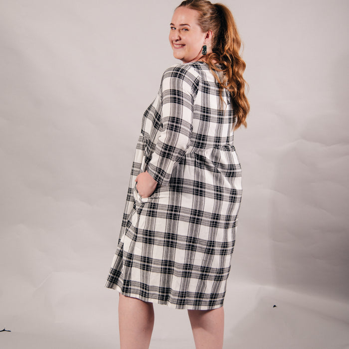 Rangitāmiro Tartan Dress - Black & White