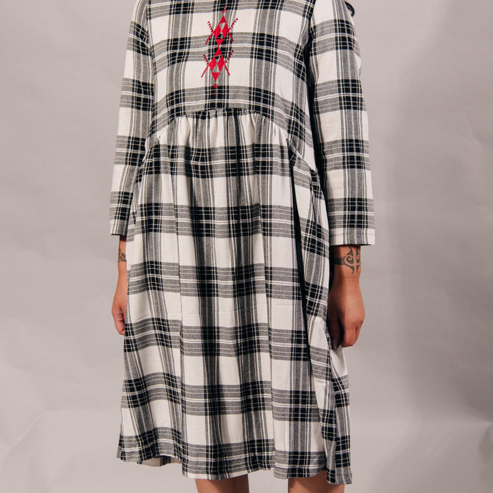 Rangitāmiro Tartan Dress - Black & White