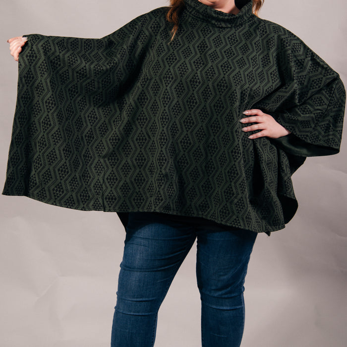 Waharua Kōpito Poncho - Dark Green