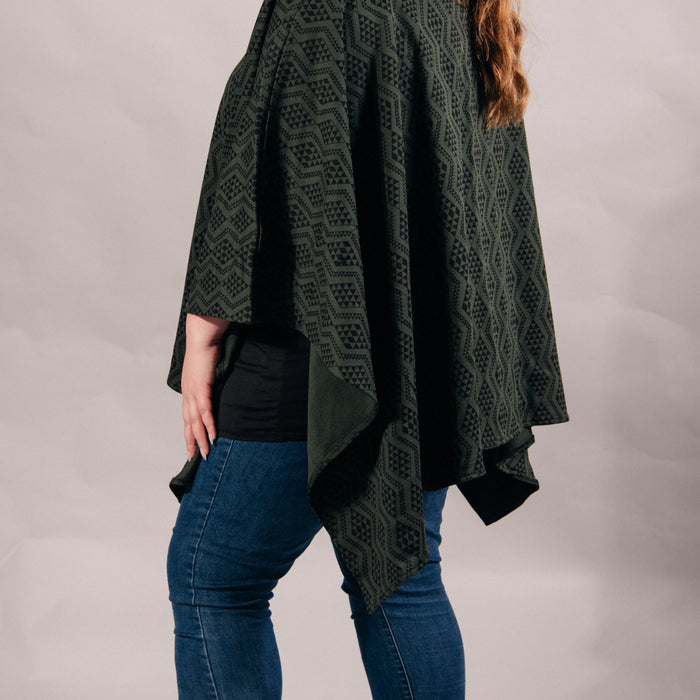 Waharua Kōpito Poncho - Dark Green