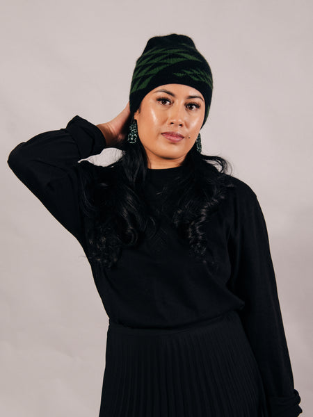 Waharua Kōpito Kākāriki/Pango Pōtae (Emerald/Black Beanie)