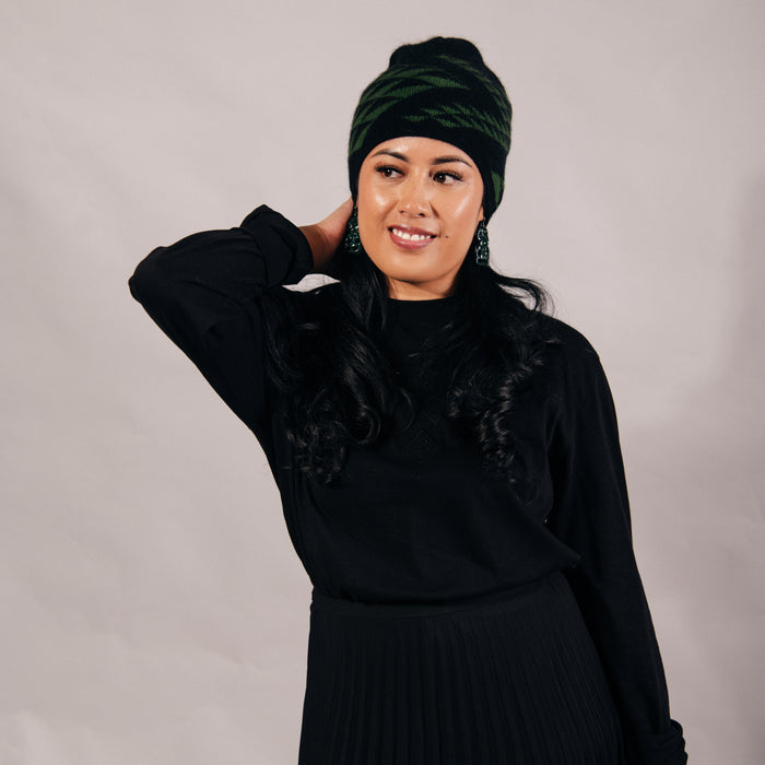 Waharua Kōpito Kākāriki/Pango Pōtae (Emerald/Black Beanie)