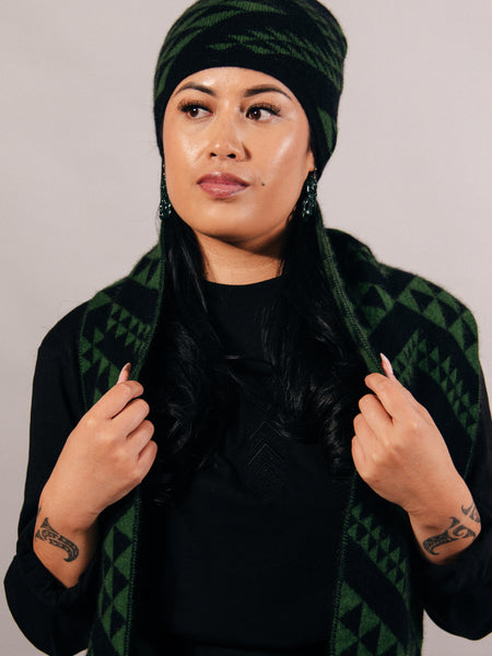 Waharua Kōpito Kākāriki/Pango Kāmeta & Pōtae Set (Emerald/Black Scarf)