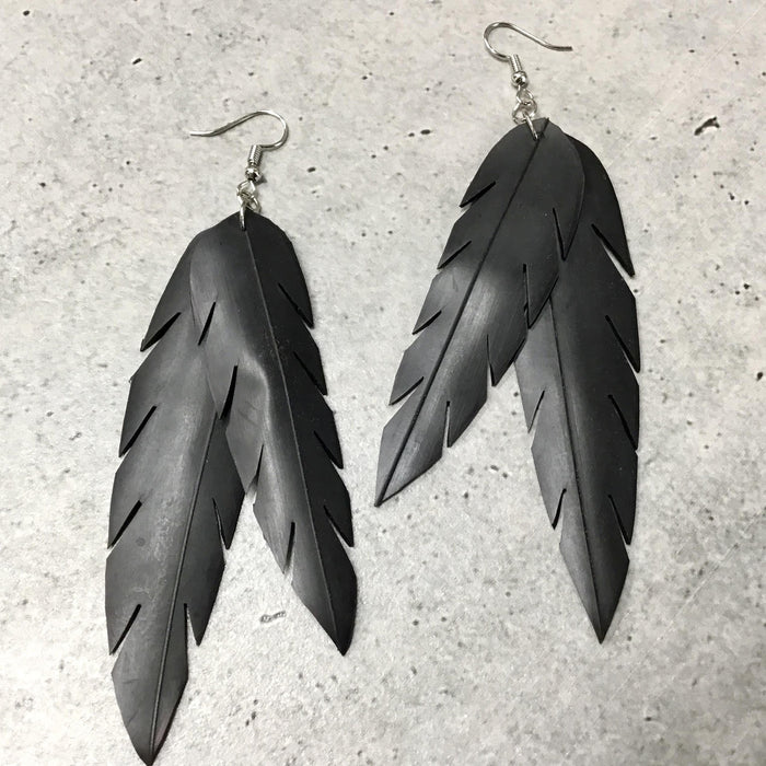 Pīata Double Feather Plain Long Earrings